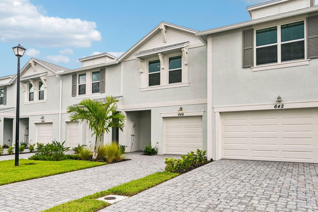 Photo of 646 Salisbury Circle, Fort Pierce, FL 34982 (MLS # B26068593)