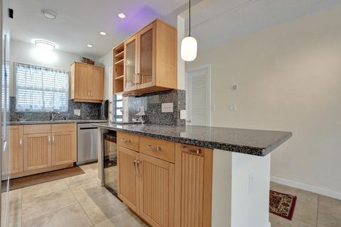 Tiny photo for 2400 NE 36th Street #10, Lighthouse Point, FL 33064 (MLS # B26053907)