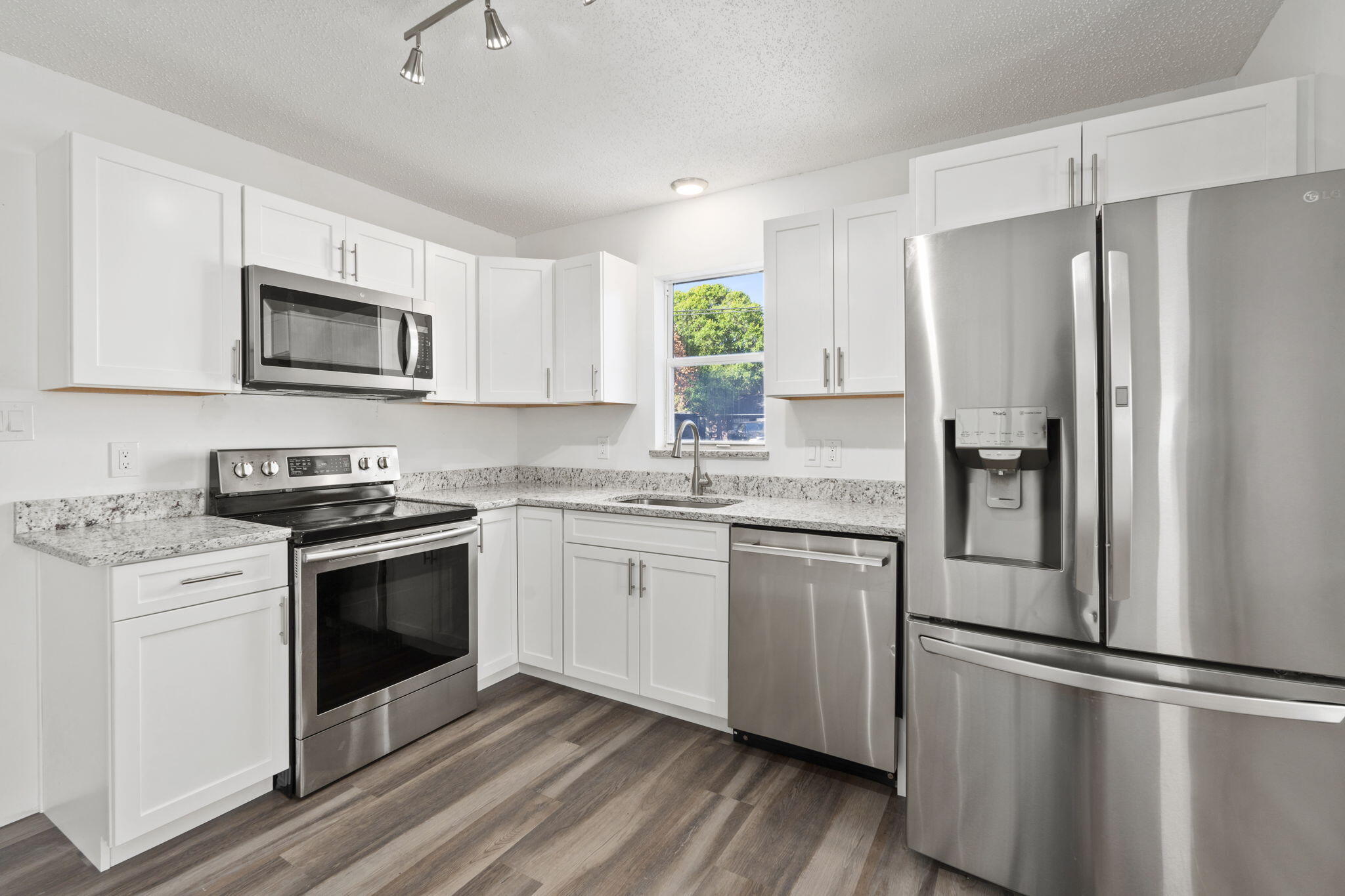 ALAMANDA VISTA - Residential