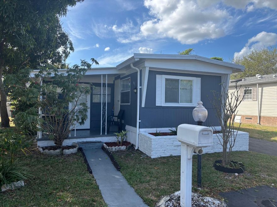 GREAT LOCATION! DONT MISS THE OPPORTUNITY TO LEAVE IN A PRIME LOCATION, GATED COMMUNITY VERY WELL MAINTAINED. THIS IS A 3 BEDROOMS, 3 BATHS COZY MOBILE HOME WITH GRANITE COUNTER TOP. FULLY FURNISHED WITH A BRAND NEW  CENTRAL AIR. LOCATED IN A GATED 55+ COMMUNITY. LOT RENTAL IS $1,075.71 WICH COVERS ANDSCAPING AND ALL AMENITIES. THE CLUB HOUSE OFFERS LOTS OF ACTIVITIES AND ITS CLOSE TO ALL MAJOR HIGHWAYS, HOSPITALS, SHOPPING AND RESTAURANTS.