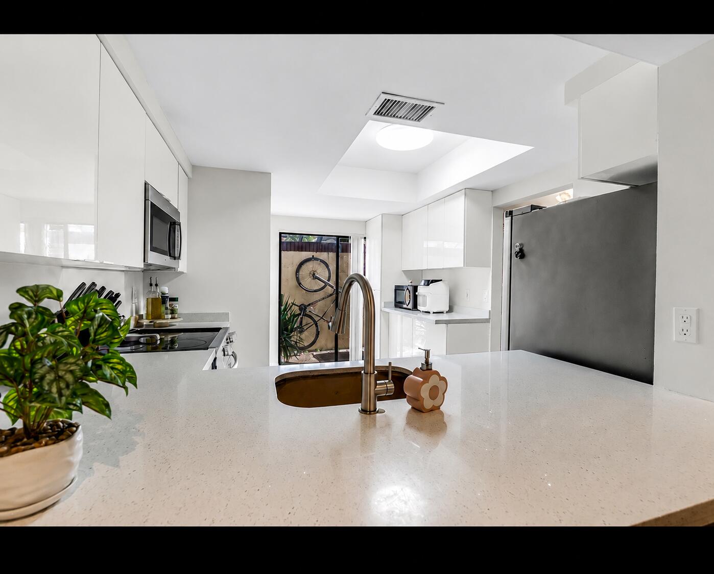 8858 NW 48th Street 8858