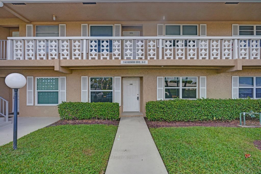 Photo of 1140 Boxwood Drive #102, Delray Beach, FL 33445 (MLS # B26015835)