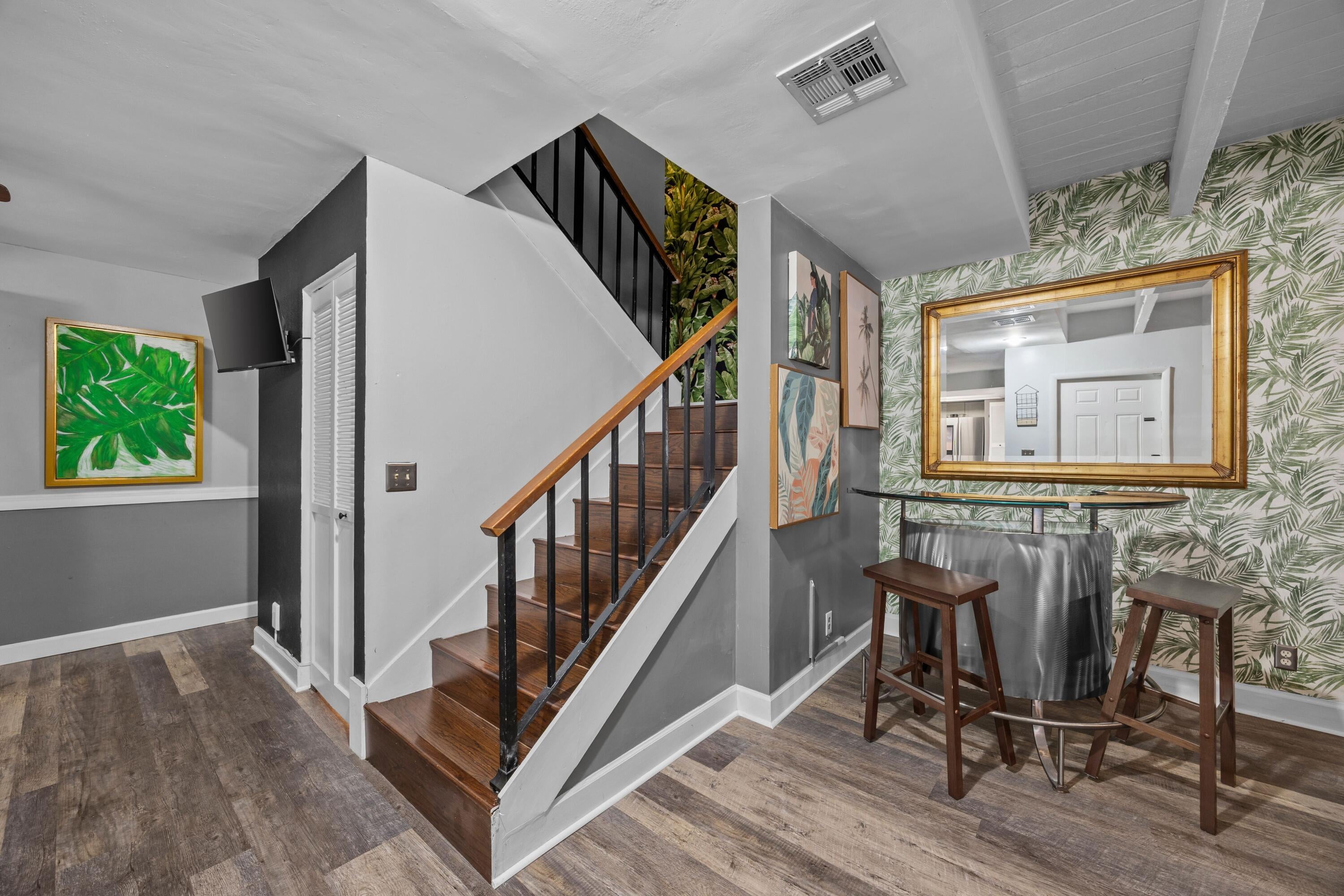 1520 SHAKER Circle