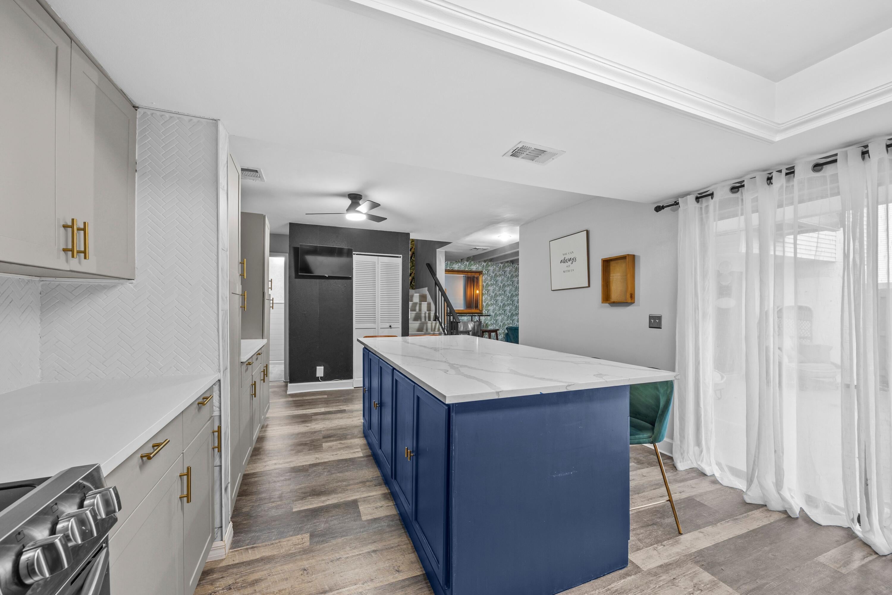 1520 SHAKER Circle