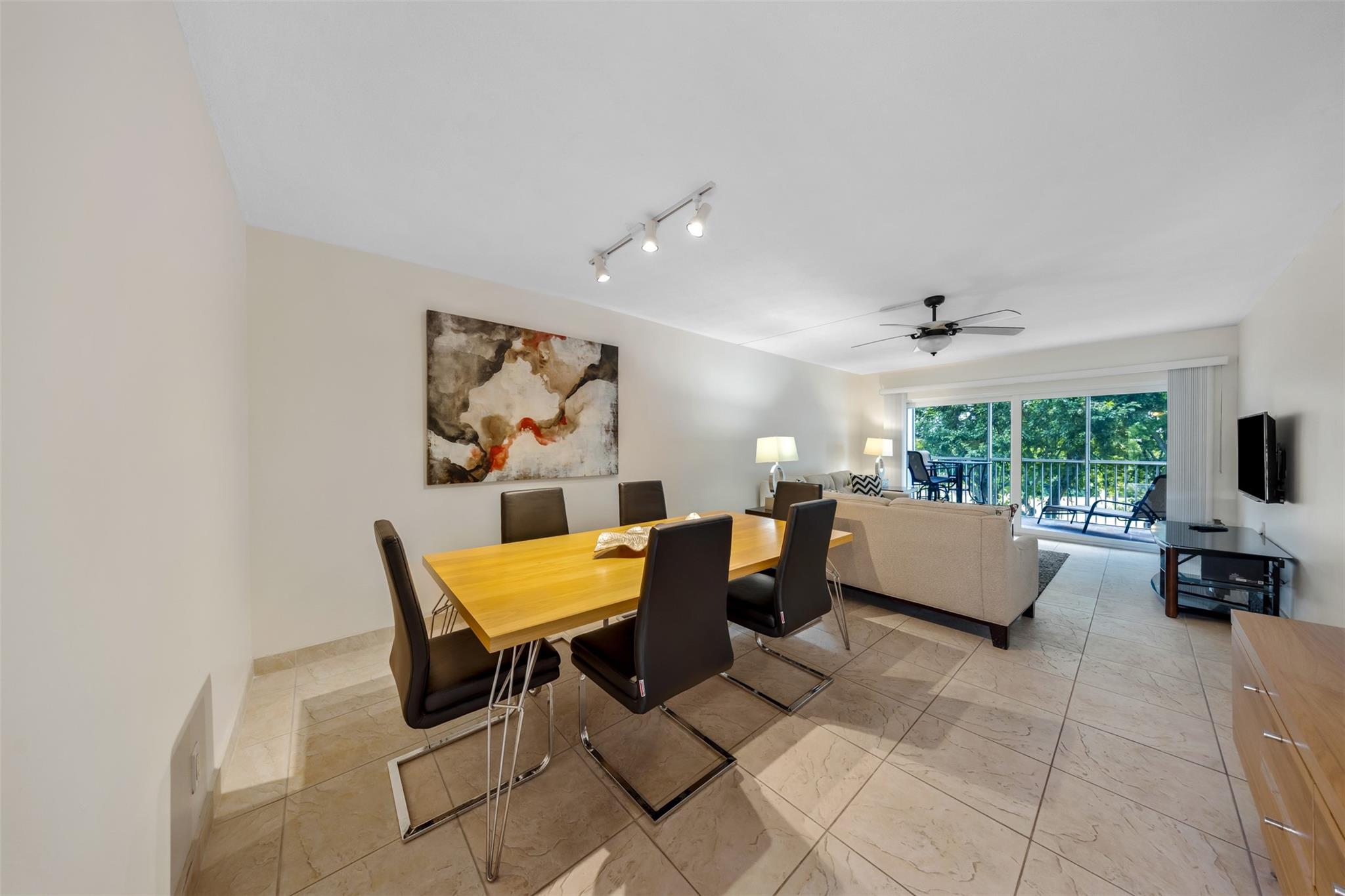 3050 N PAlm AIre Dr 307