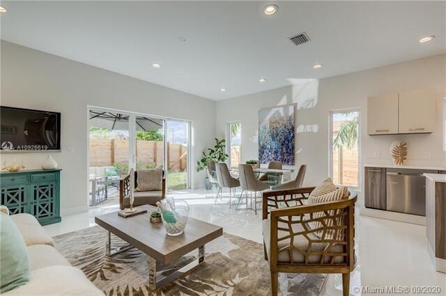 FLORANADA CENTER - Residential Lease