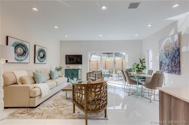 FLORANADA CENTER - Residential Lease