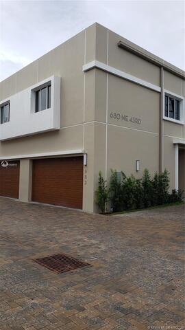 FLORANADA CENTER - Residential Lease