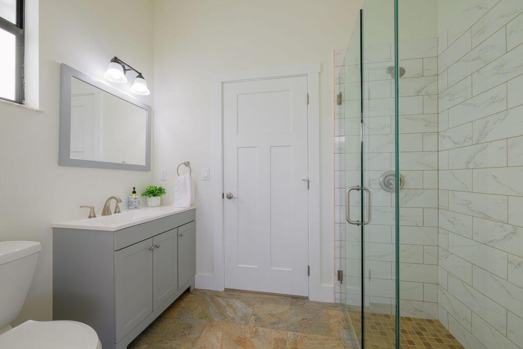 COUNTRY CLUB POINTE - Residential Lease