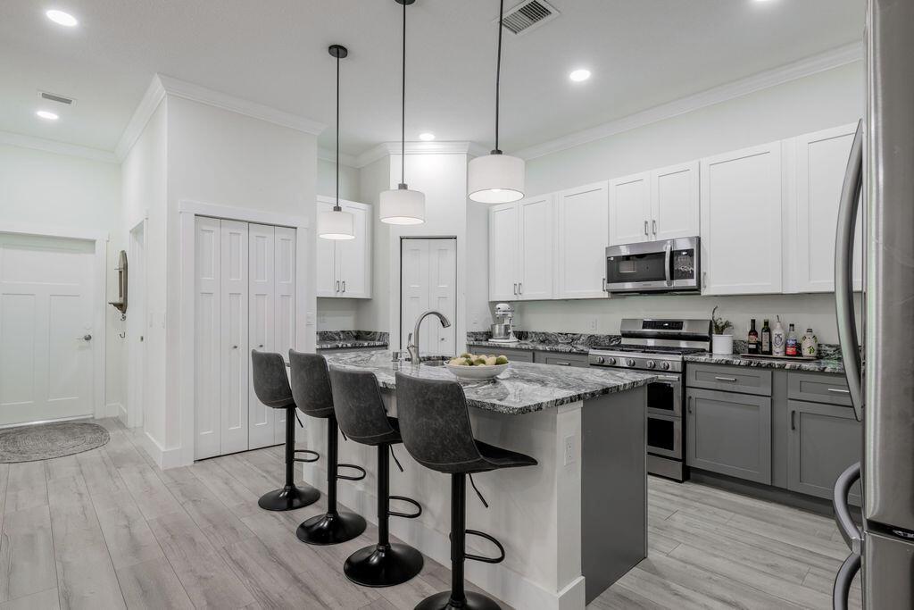 COUNTRY CLUB POINTE - Residential Lease