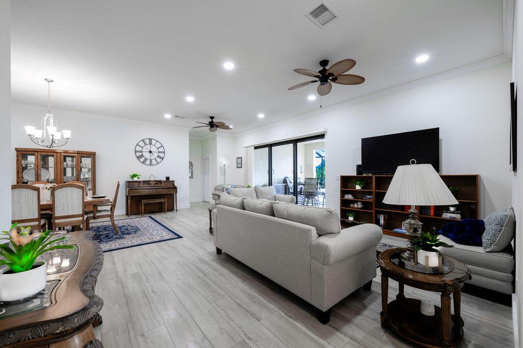 COUNTRY CLUB POINTE - Residential Lease