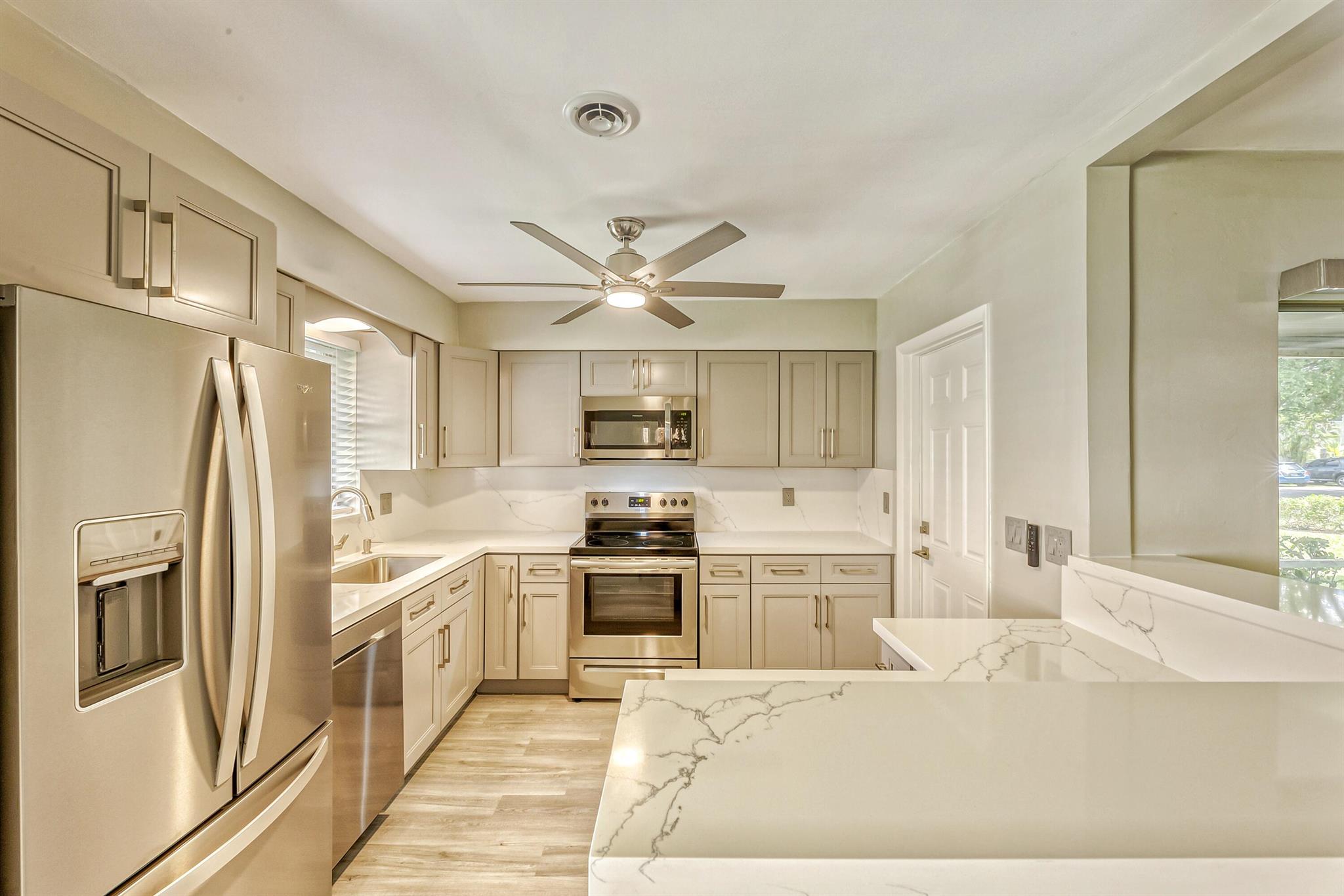 400 S Luna Court Court 3