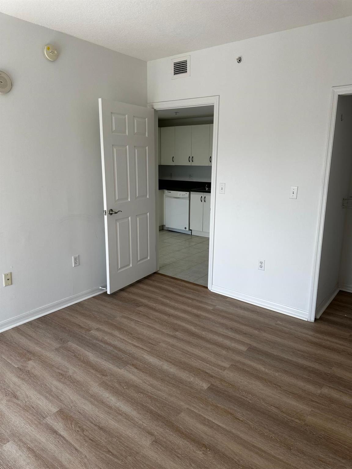 EMERALD PLAZA ON CORAL - Residential