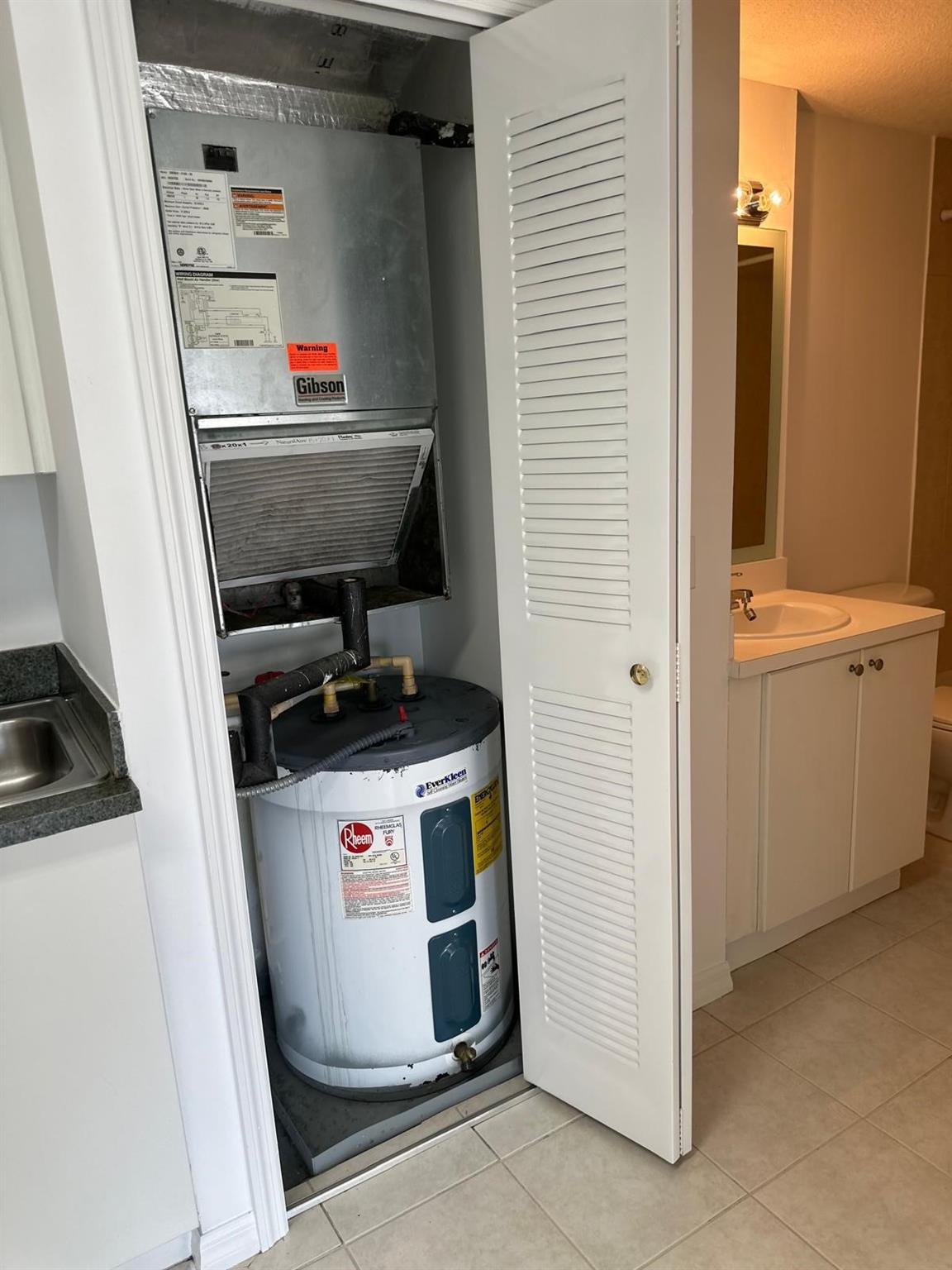 EMERALD PLAZA ON CORAL - Residential