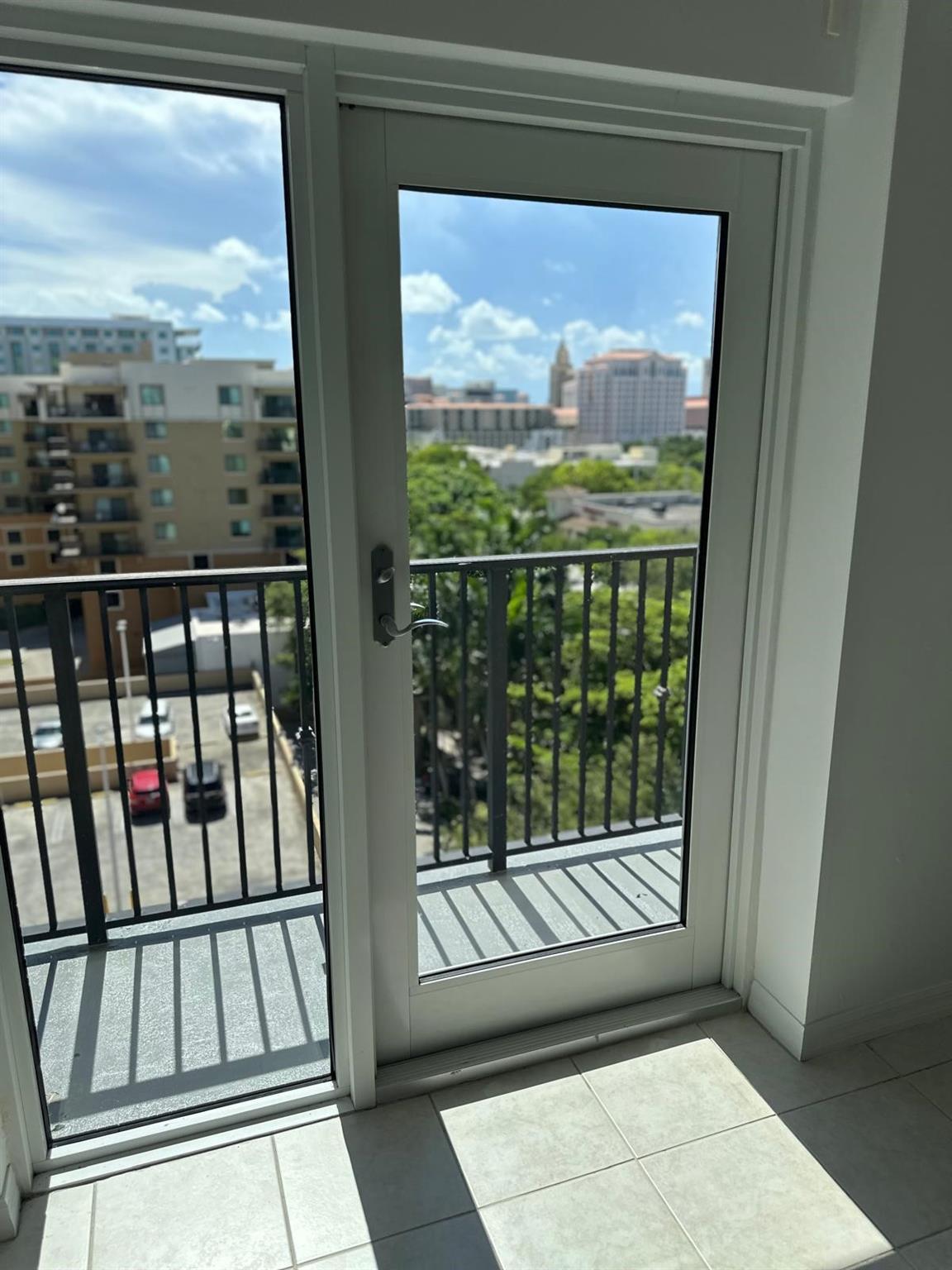 EMERALD PLAZA ON CORAL - Residential