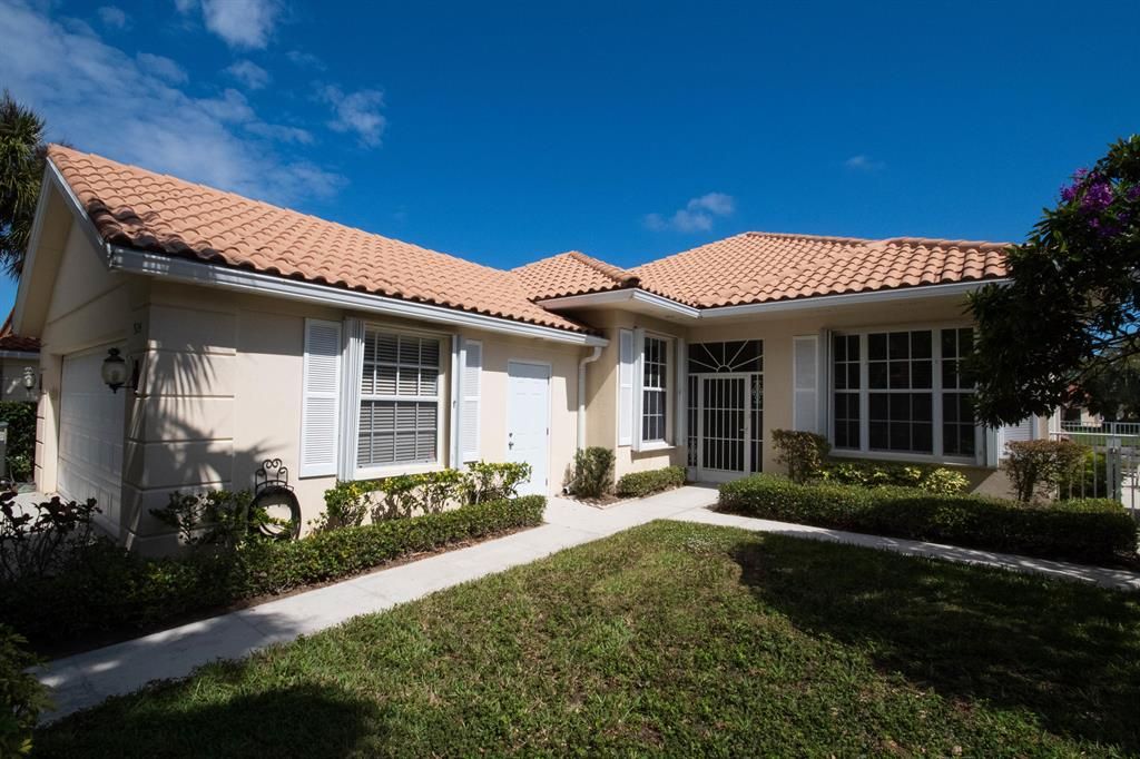 Photo of 524 E Tall Oaks Drive, Palm Beach Gardens, FL 33410 (MLS # R10697285)