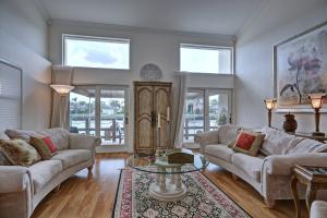 PELICAN HARBOR - Residential