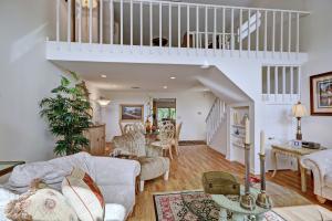 PELICAN HARBOR - Residential