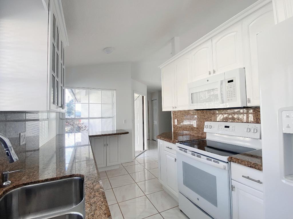 PALM CLUB WEST VILLAGE 2 - Residential