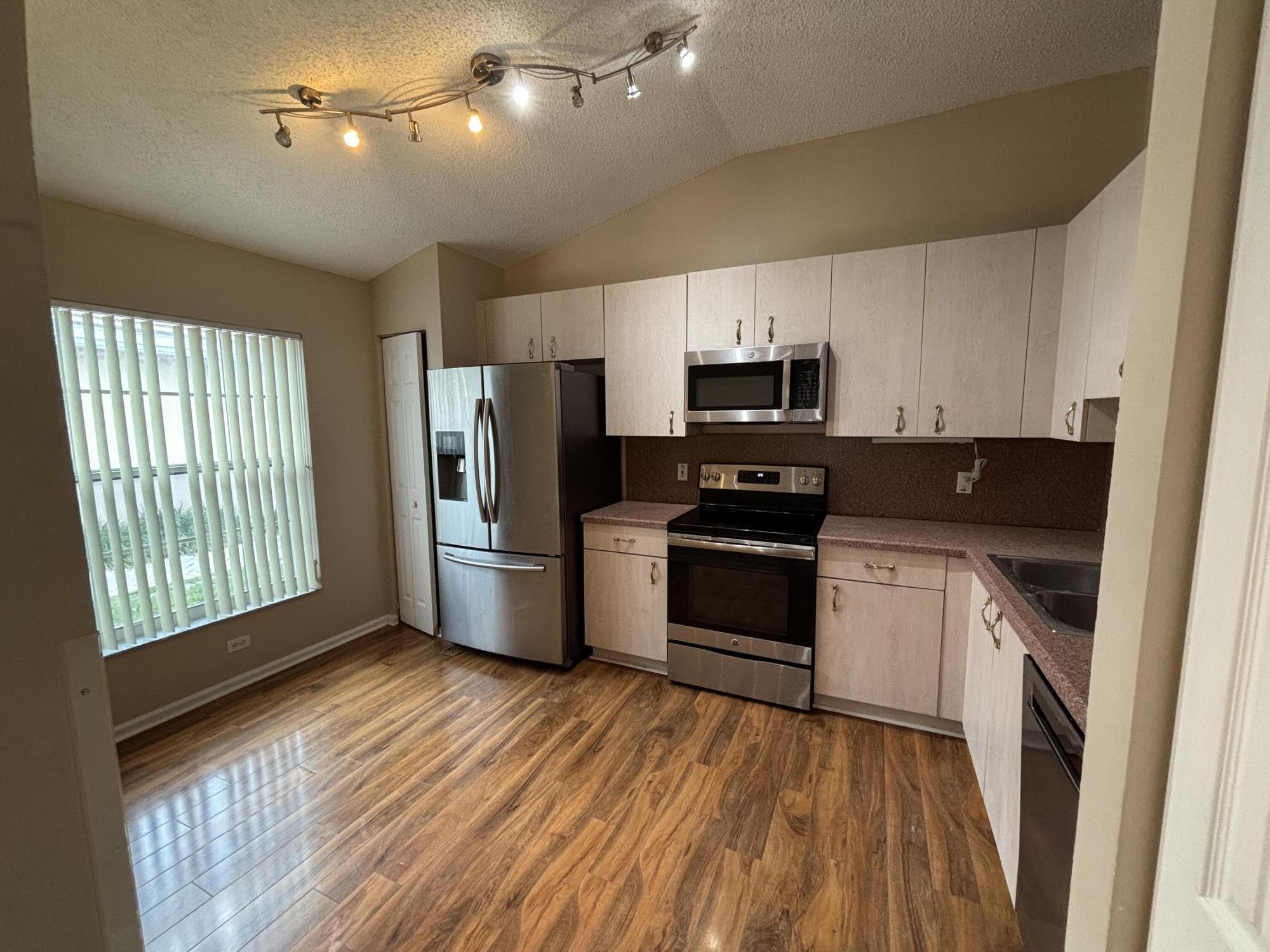 ANDROS ISLE - Residential Lease