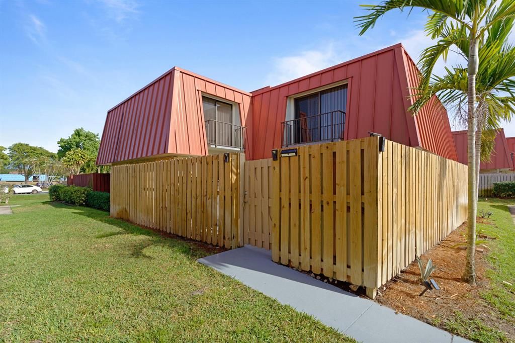 Photo of 3323 Meridian Way N #A, Palm Beach Gardens, FL 33410 (MLS # R10695136)