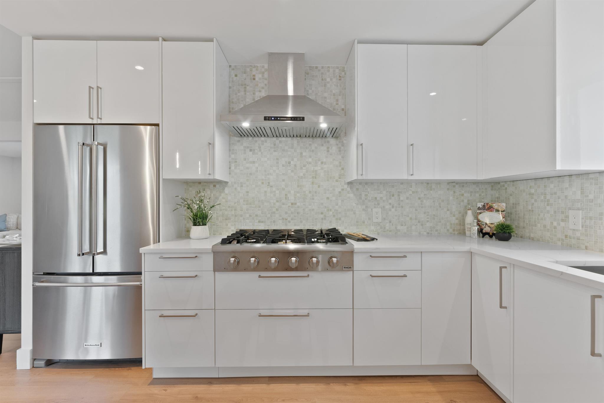 460 NE 37th Street NE