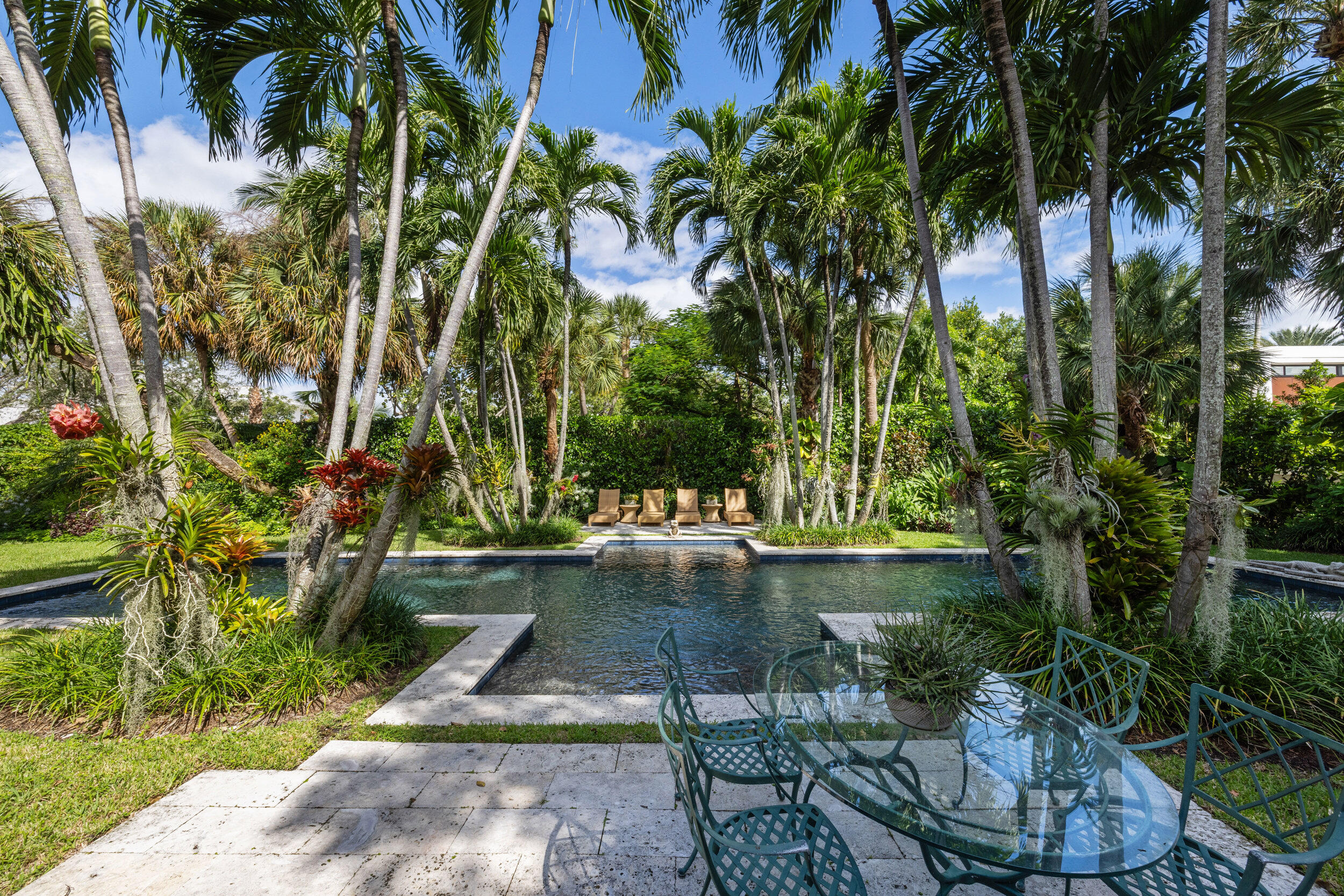 LAKE PLACE - Residential