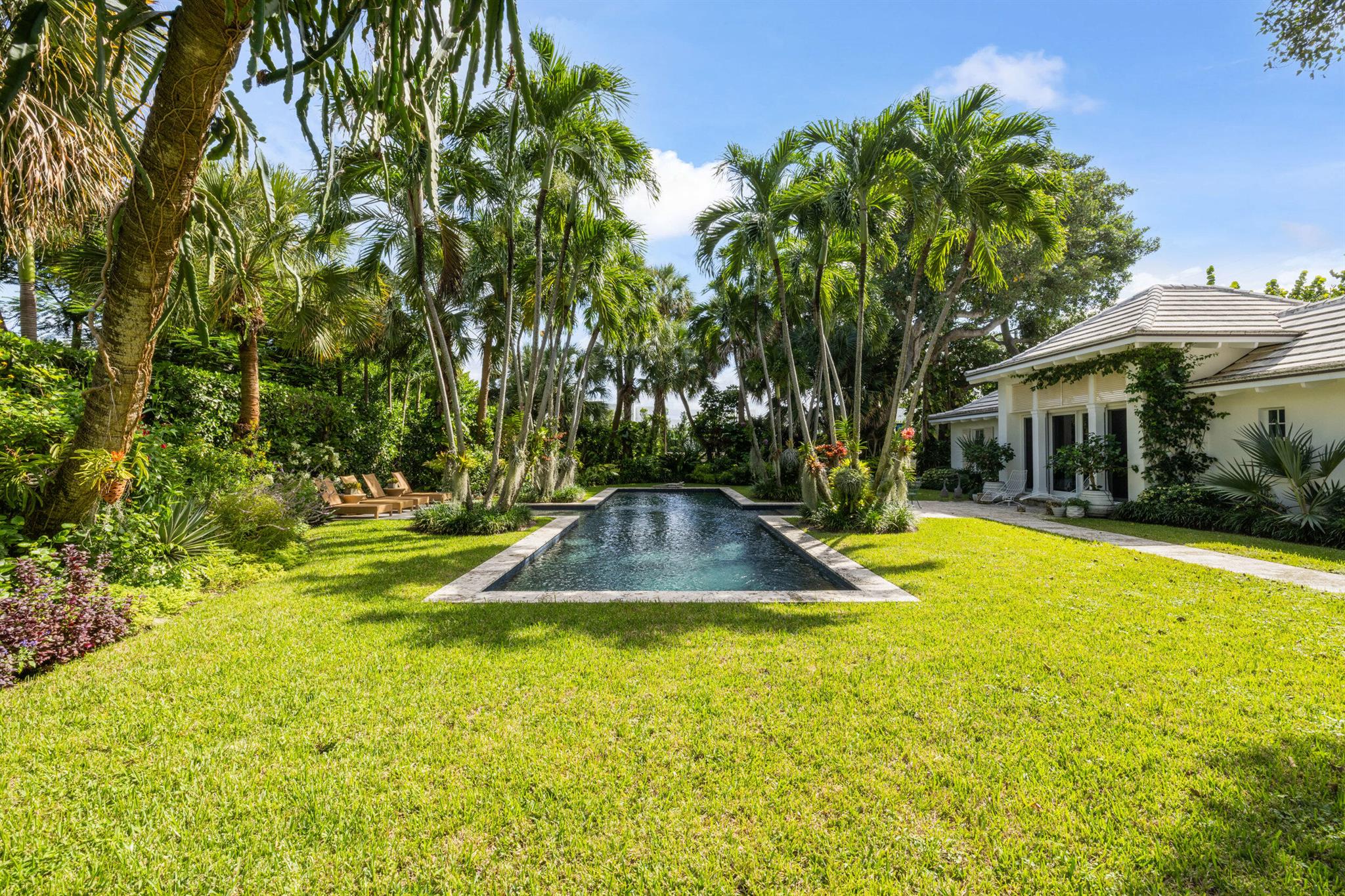 LAKE PLACE - Residential