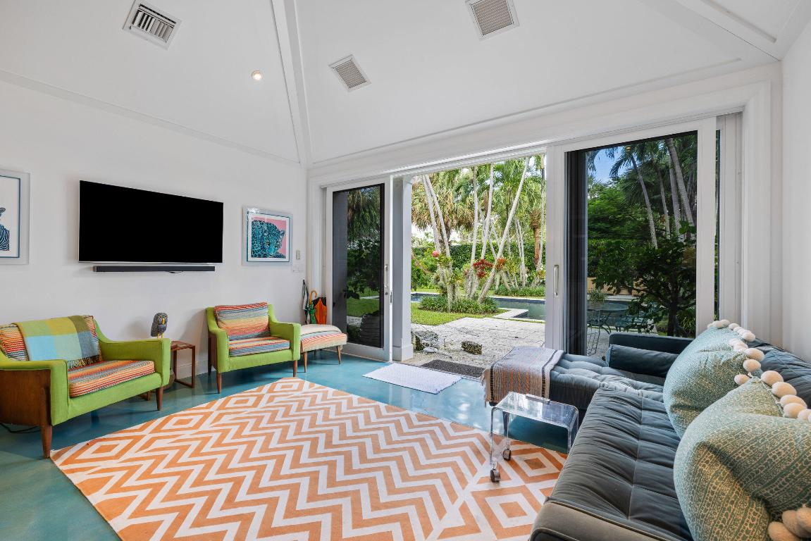 LAKE PLACE - Residential