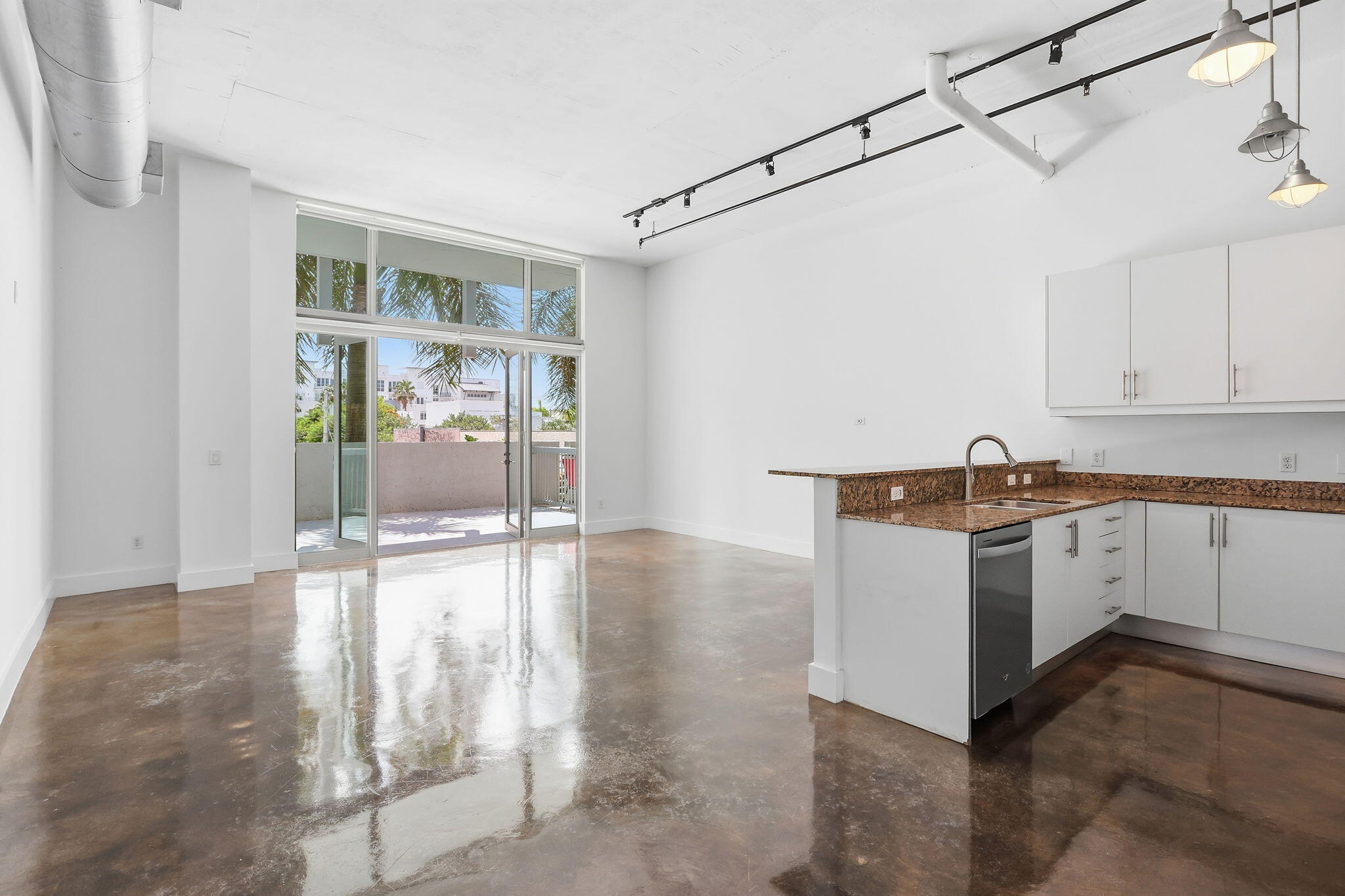 180 NE 4th Avenue 207