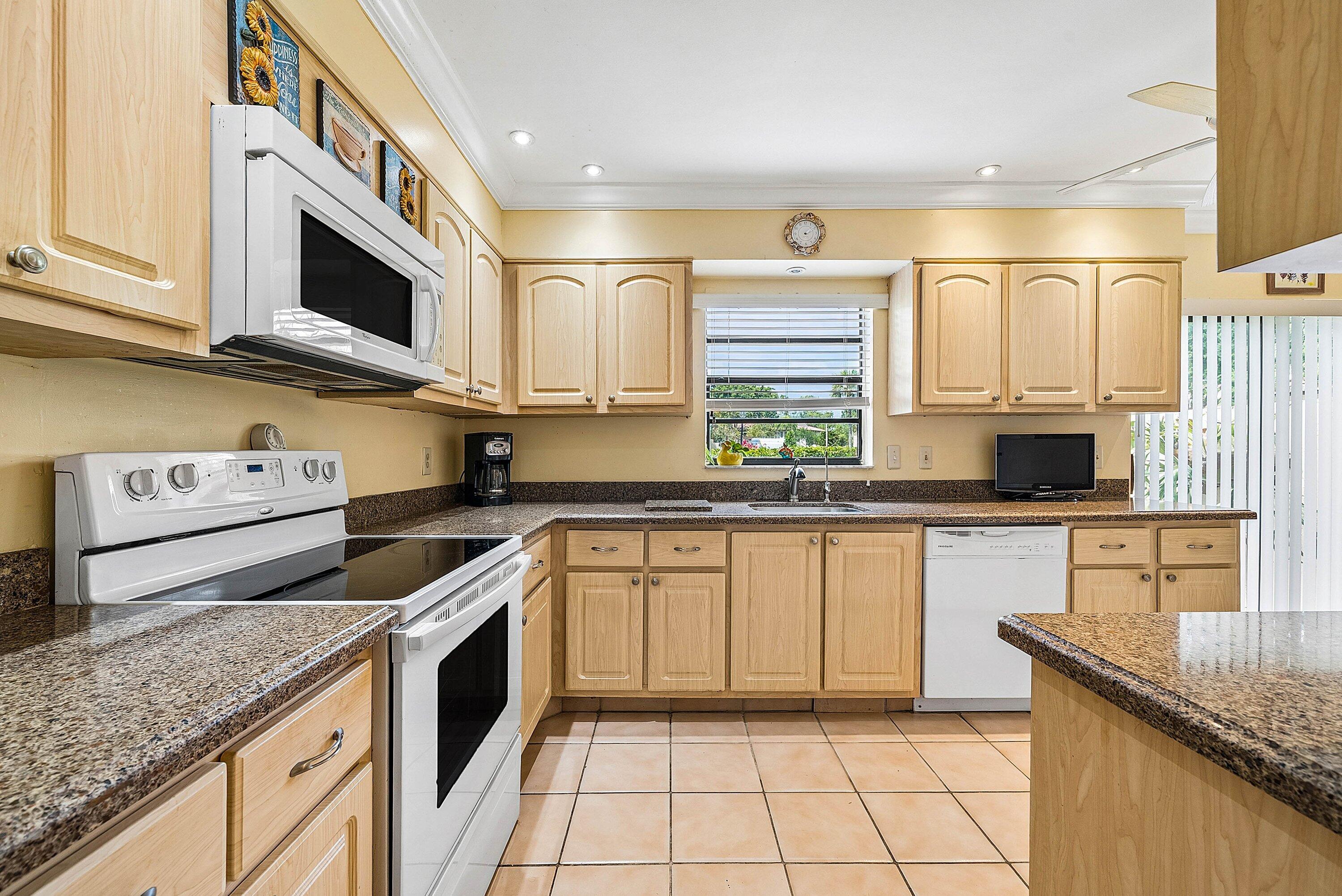 GLADES OF BOCA LAGO CONDO - Residential