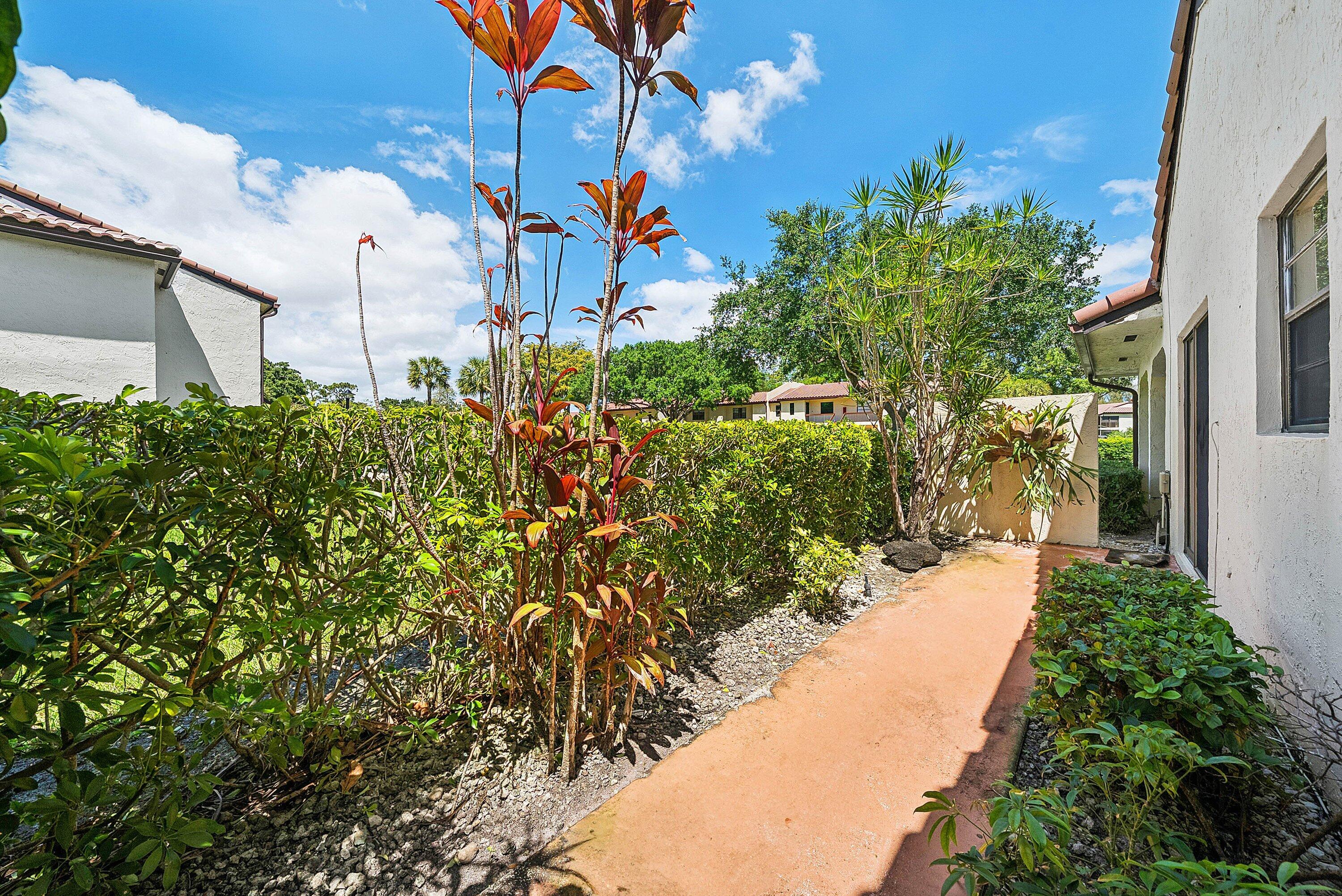 GLADES OF BOCA LAGO CONDO - Residential