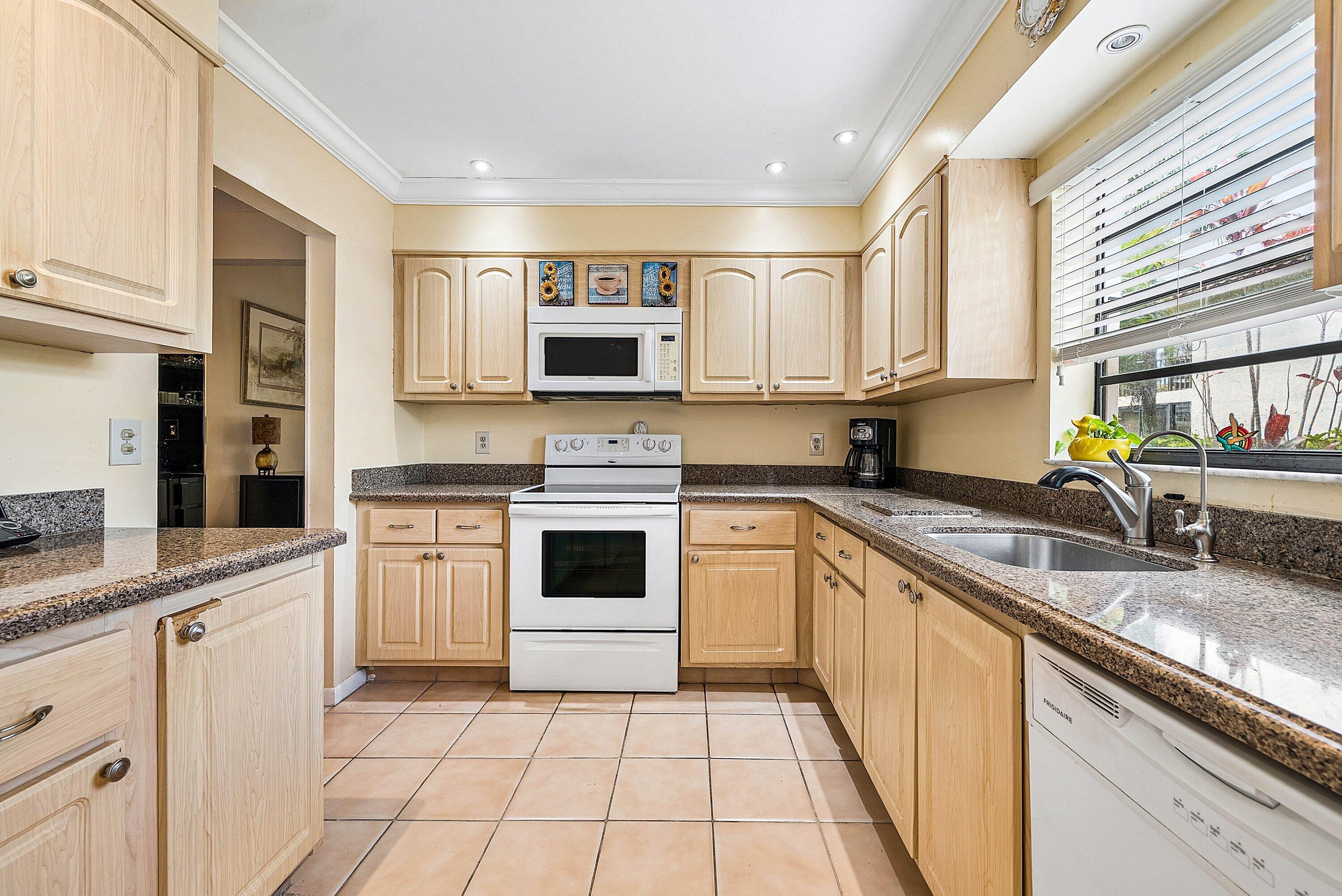 GLADES OF BOCA LAGO CONDO - Residential