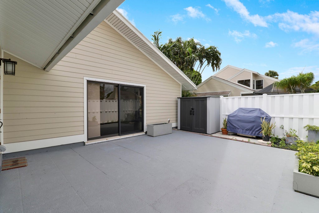 Photo of 1004 Summerwinds Lane, Jupiter, FL 33458 (MLS # R11068555)