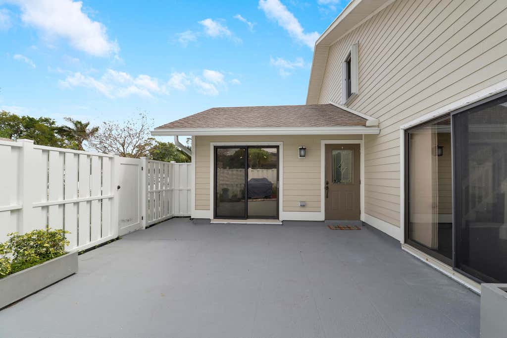 Photo of 1004 Summerwinds Lane, Jupiter, FL 33458 (MLS # R11068555)