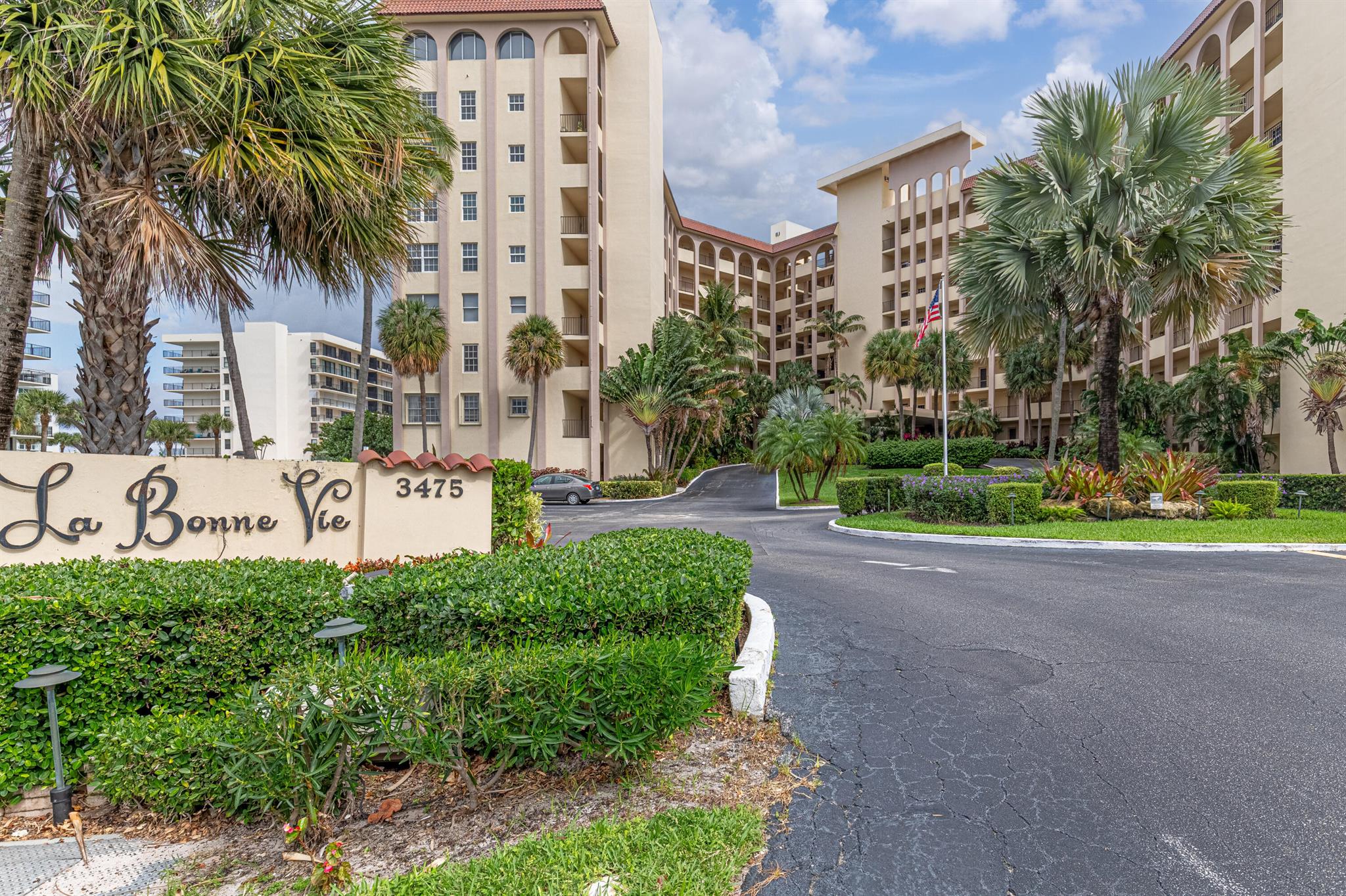 LA BONNE VIE CONDO - Residential