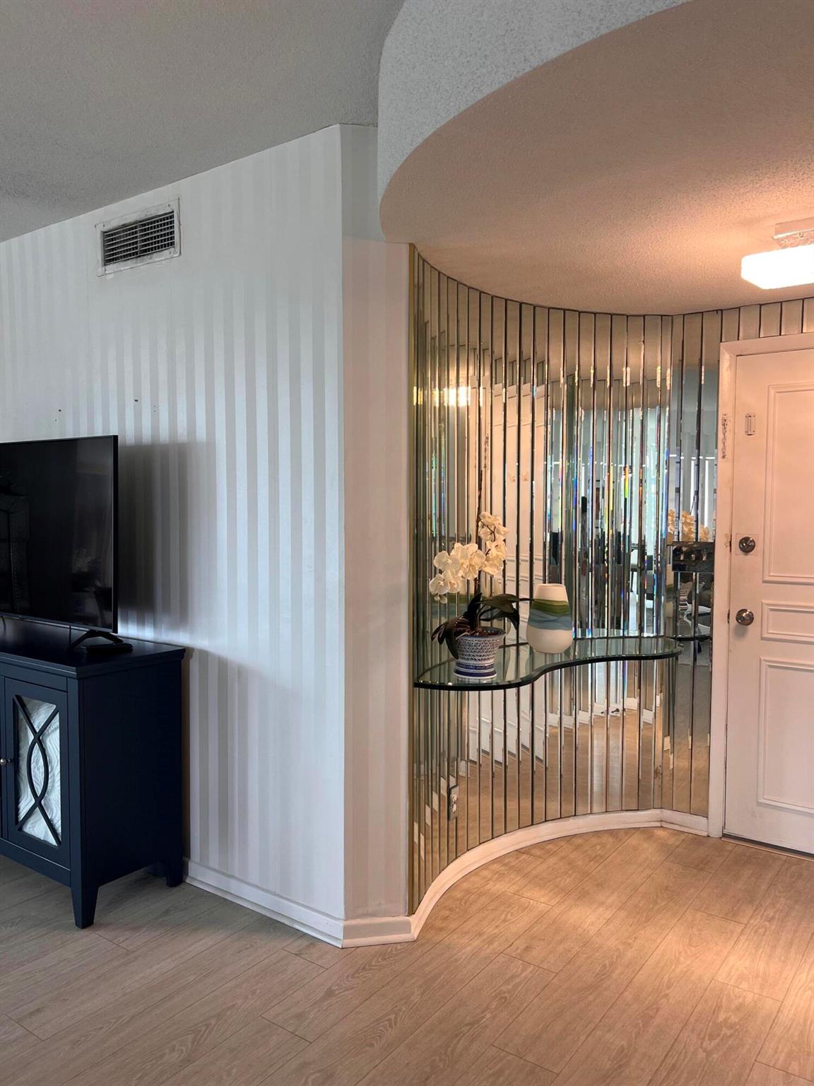 LA BONNE VIE CONDO - Residential