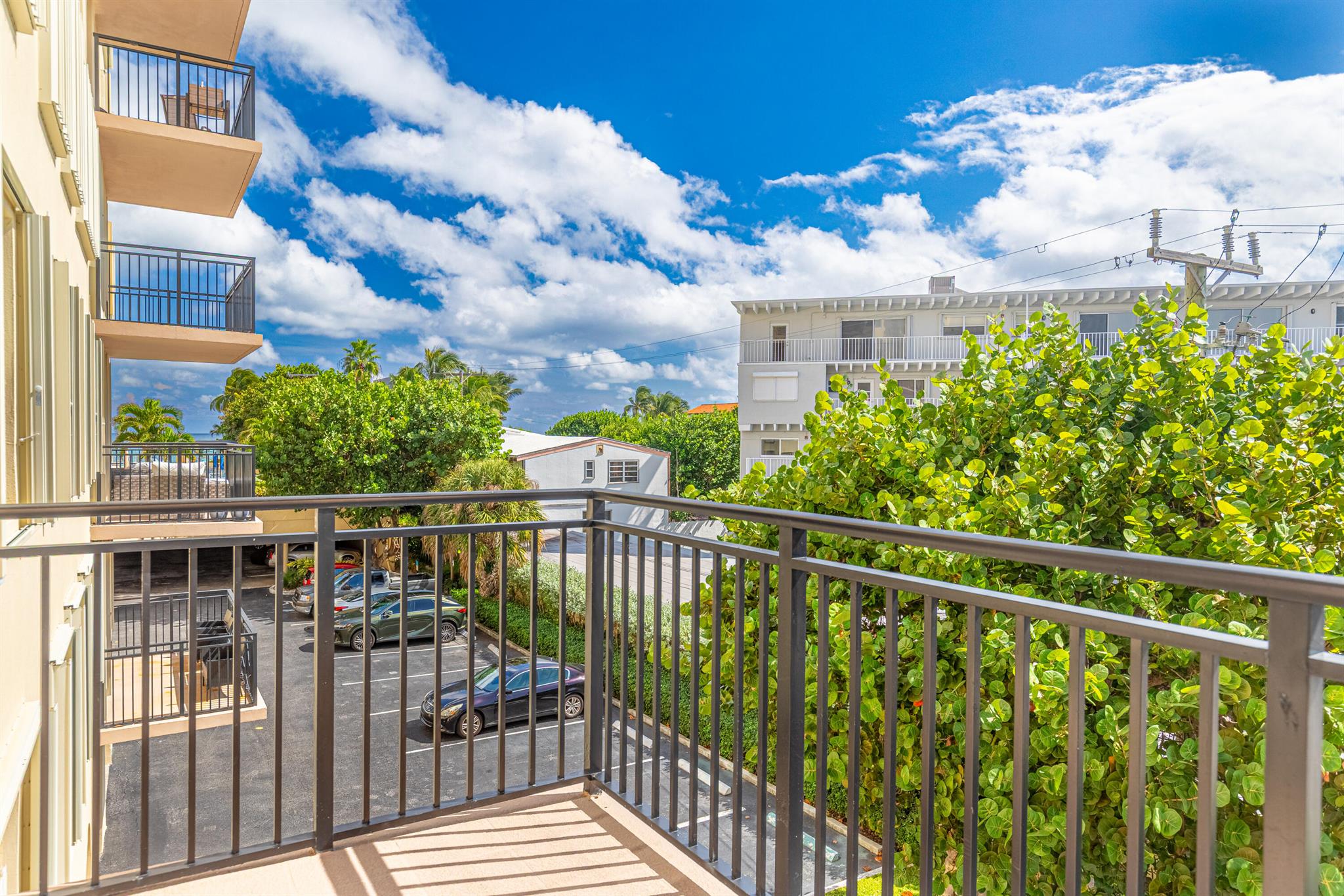 LA BONNE VIE CONDO - Residential