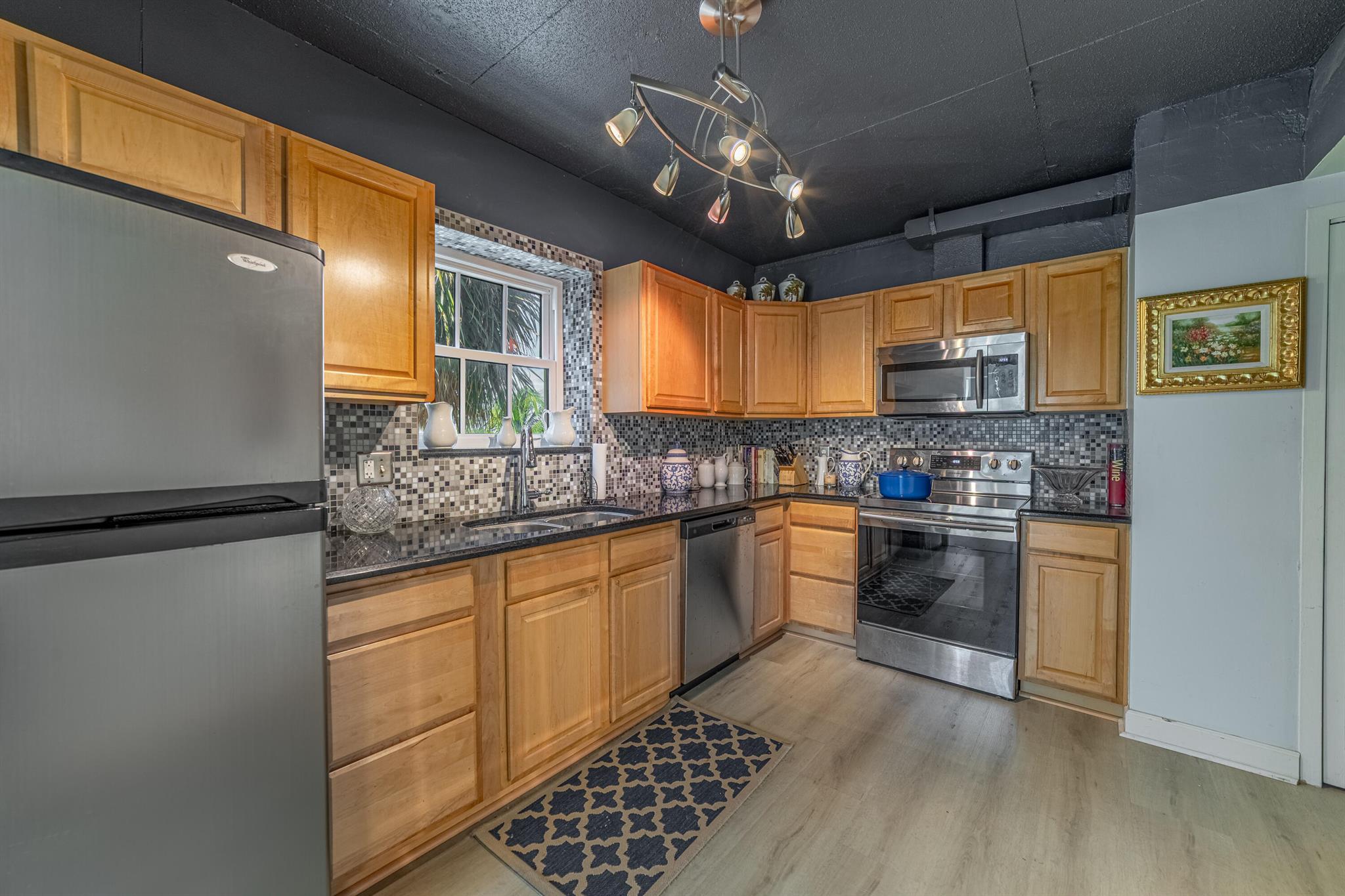 LA BONNE VIE CONDO - Residential