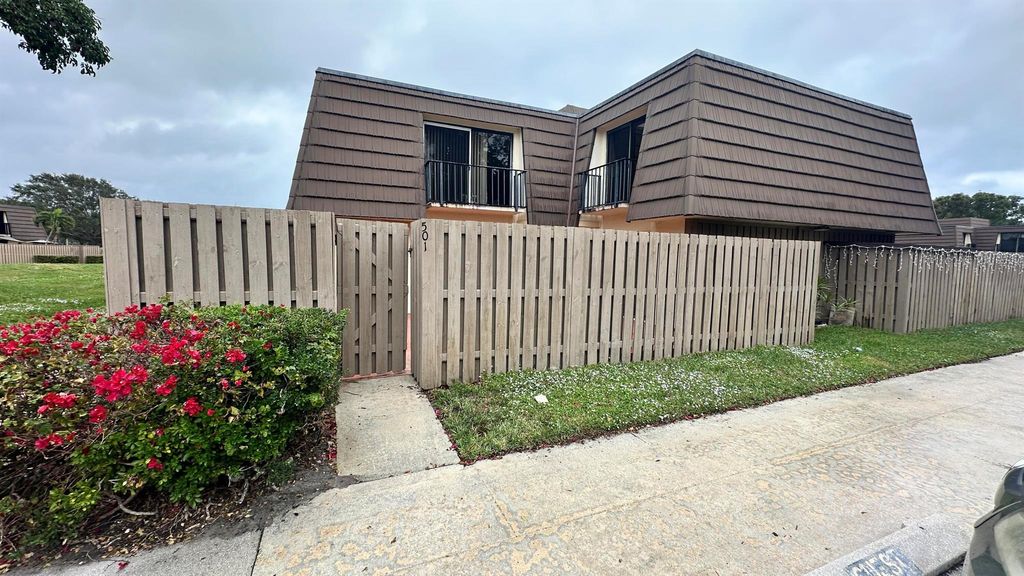 Photo of 501 5th Court, Palm Beach Gardens, FL 33410 (MLS # R11047812)