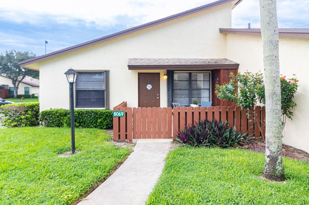 Photo of 8069 SE Villa Cir, Hobe Sound, FL 33455 (MLS # R11022754)