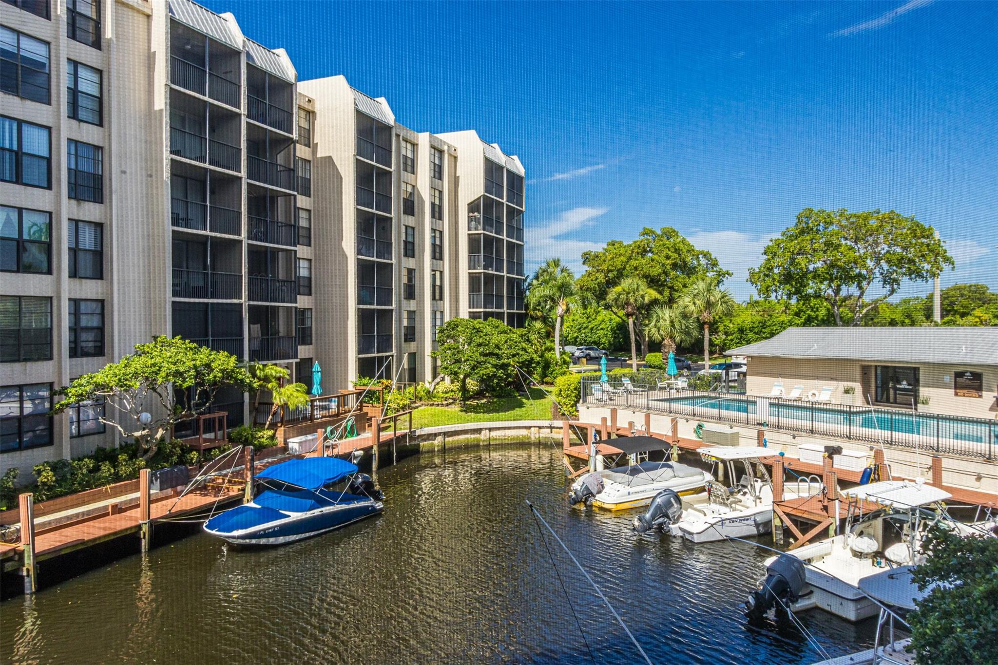 20 Royal Palm 202, Boca Raton, FL, 33432/$329,999 2 20 Royal Palm 202