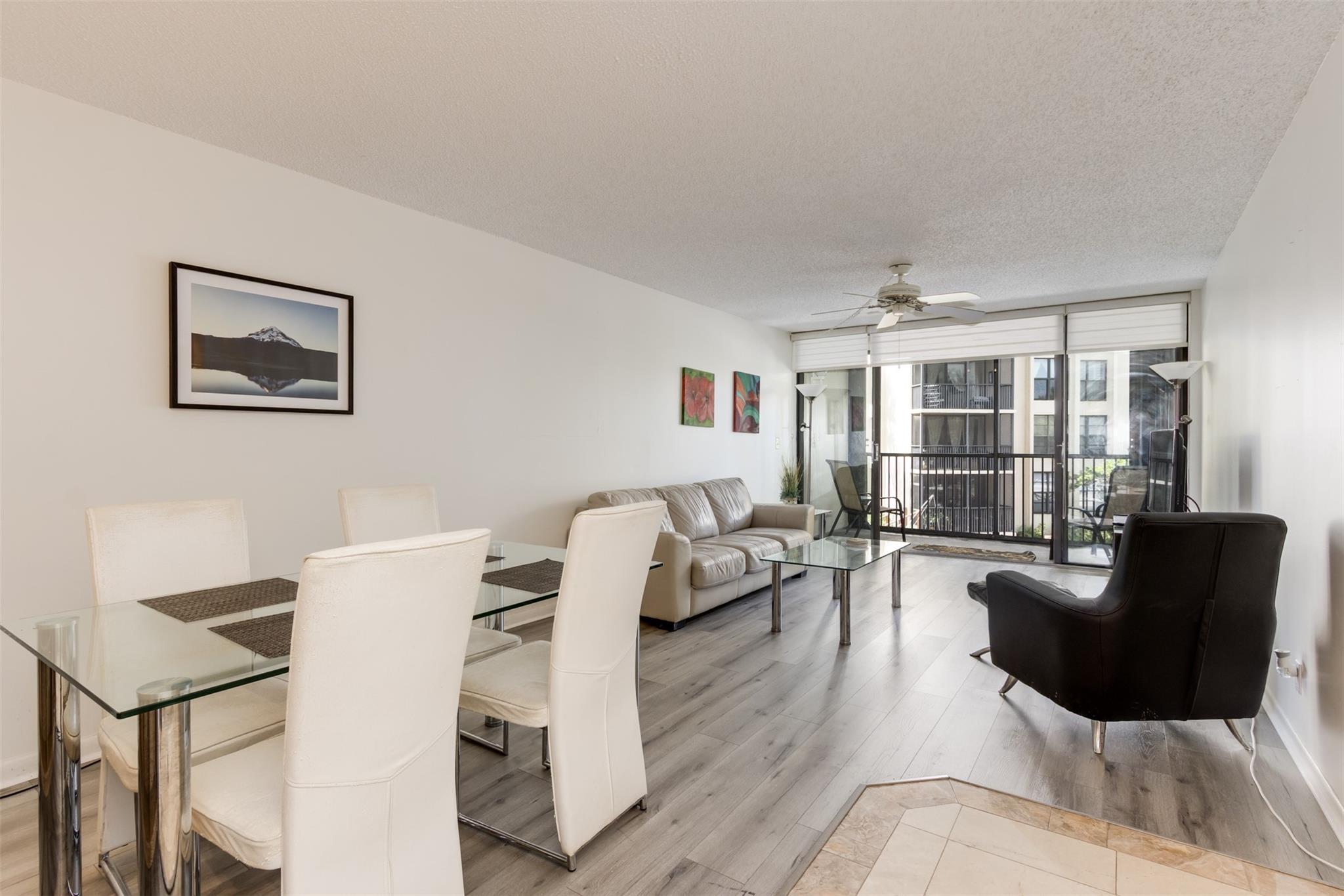 20 Royal Palm 202, Boca Raton, FL, 33432/$329,999 3 20 Royal Palm 202