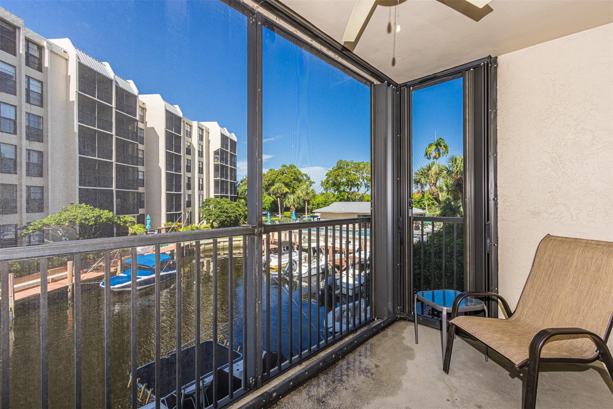 20 Royal Palm 202, Boca Raton, FL, 33432/$329,999 1 20 Royal Palm 202