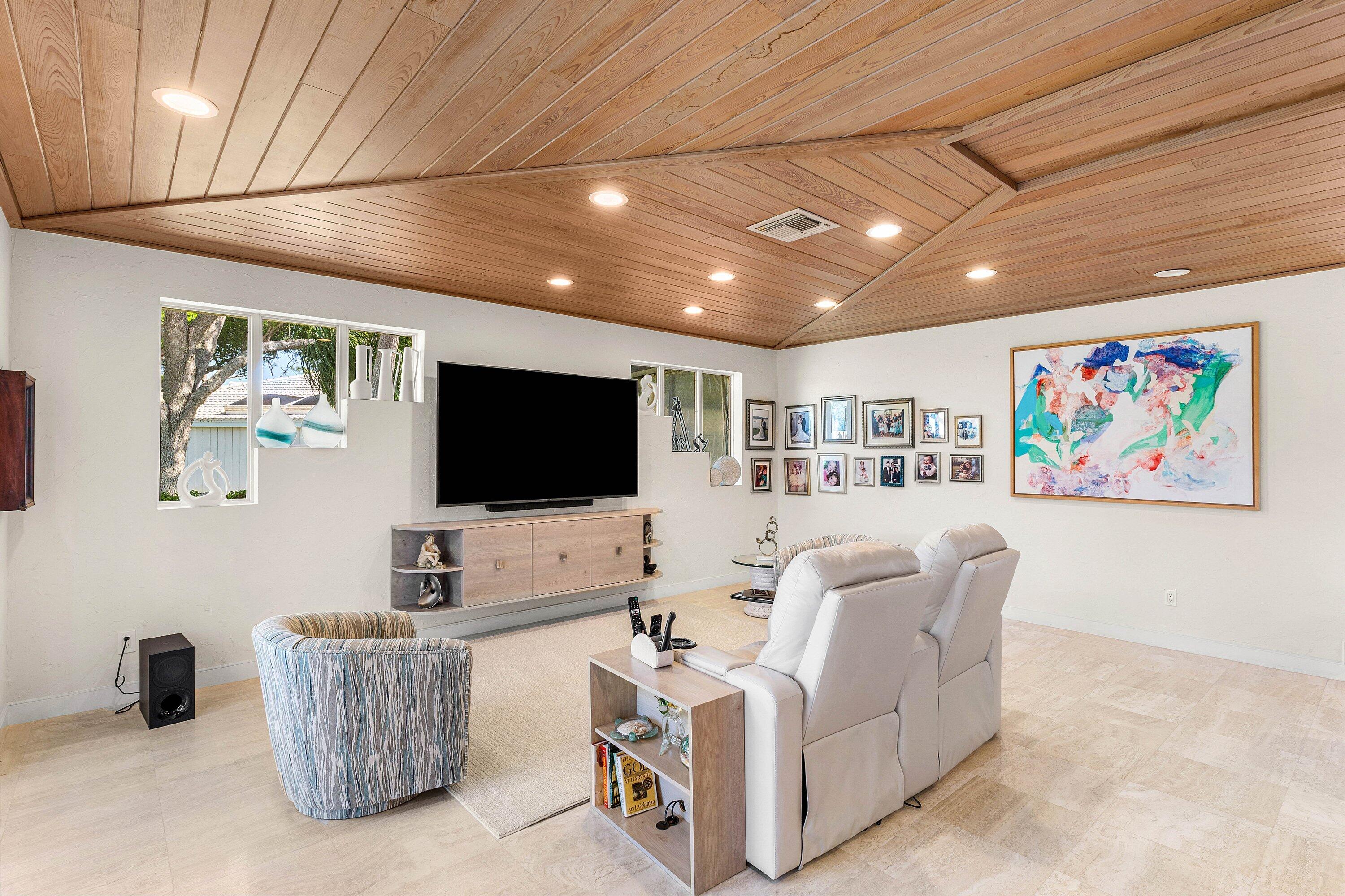 ESTATES AT HUNTERS RUN CONDO - Residential