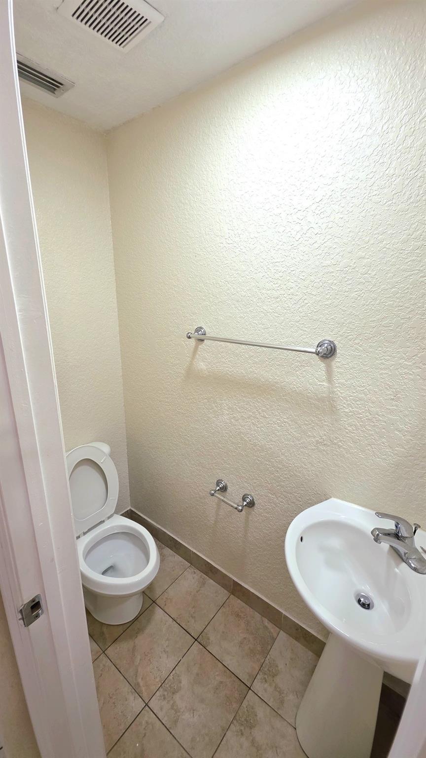 Coral Spgs Lakes 68-12 B - Residential Lease