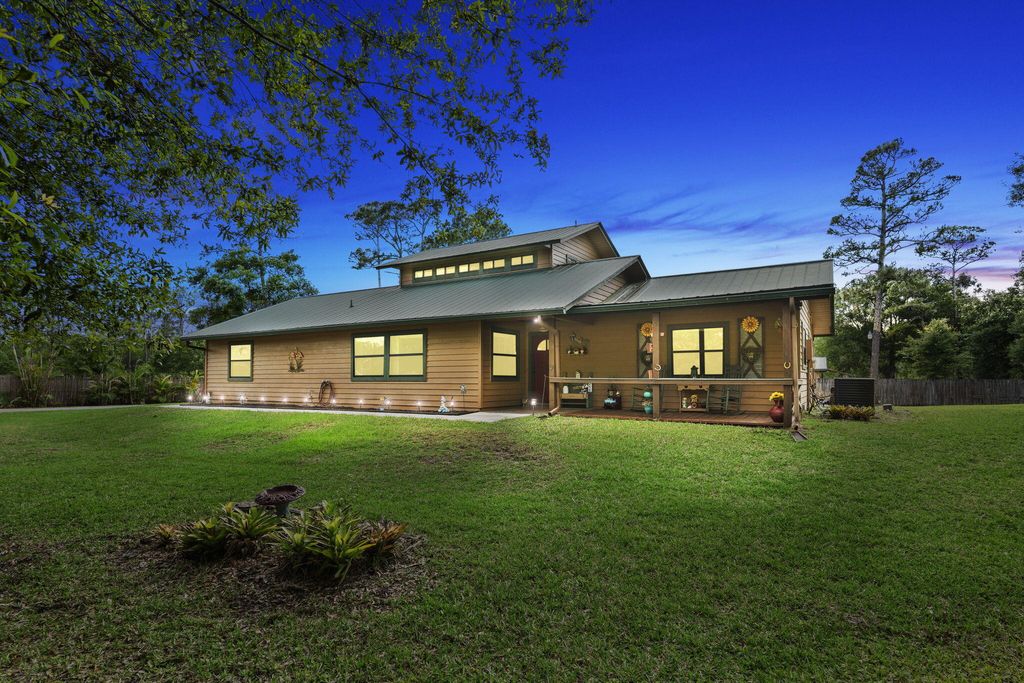 Photo of 2725 Twin Oaks Trail, Fort Pierce, FL 34945 (MLS # B26020433)