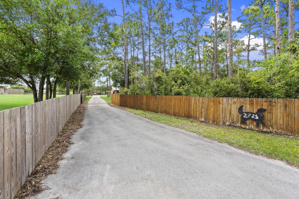 Photo of 2725 Twin Oaks Trail, Fort Pierce, FL 34945 (MLS # B26020433)