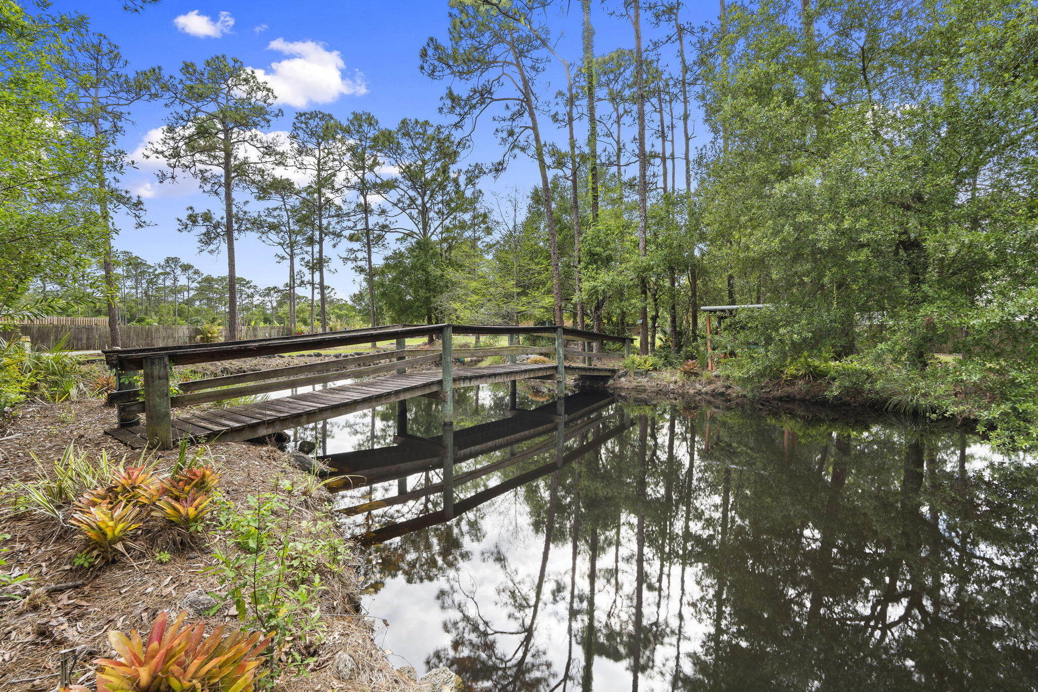 2725 Twin Oaks Trail