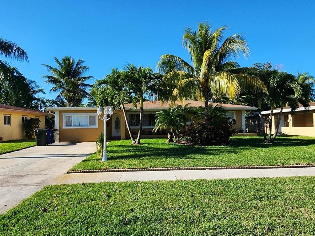 Photo of 765 E Dayton Circle, Fort Lauderdale, FL 33312 (MLS # F10543641)